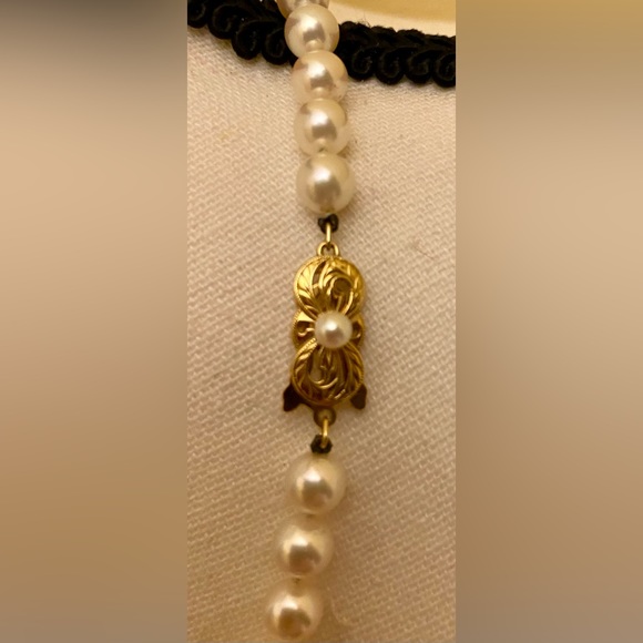 MIKIMOTO AKOYA Pearl Necklace; 18K gold; 18” Length; Pristine Condition. - Picture 4 of 9